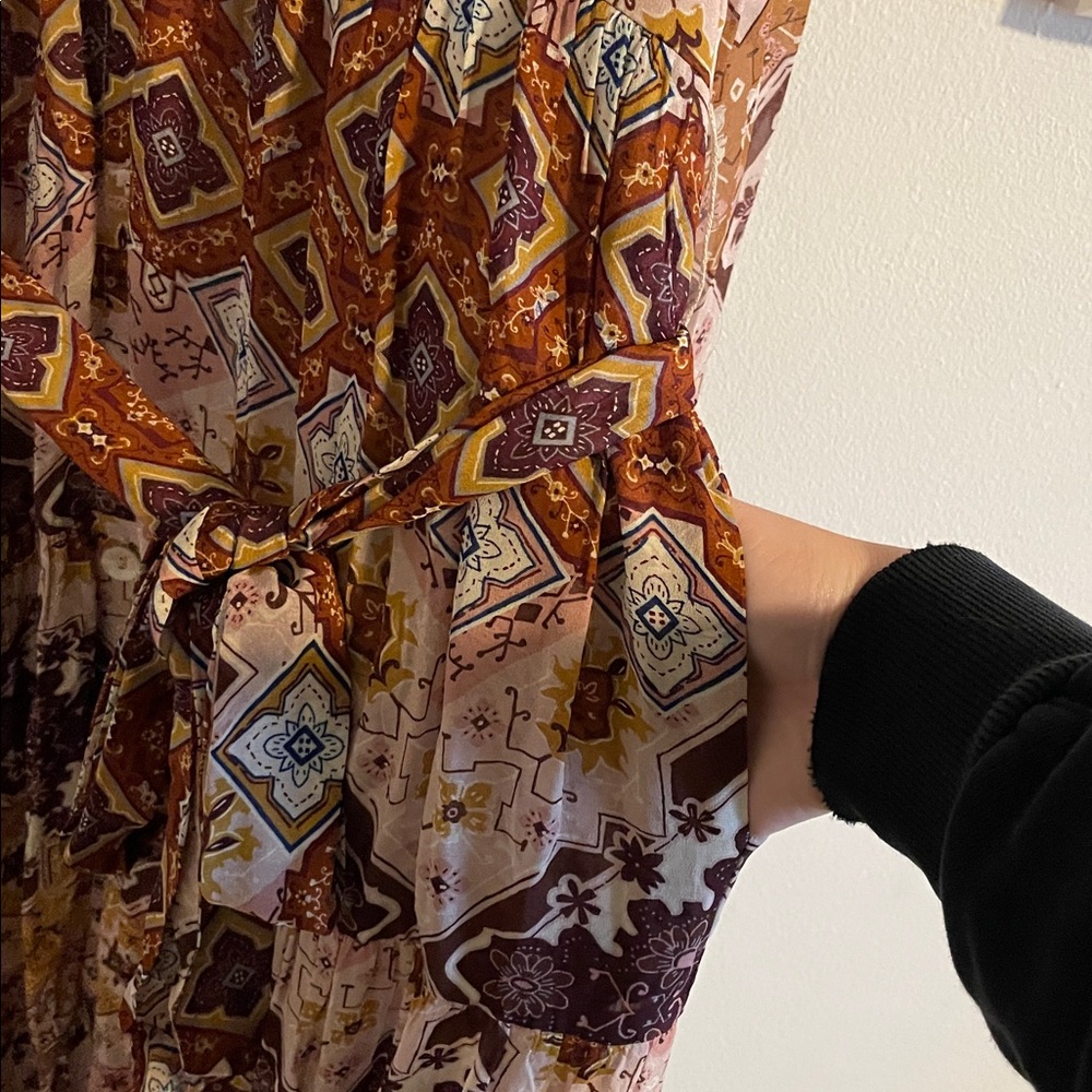Cara Cara Lolan Geo Print Georgette Midi Dress Women’s Size Medium Rose Dawn NWT - Picture 9 of 12